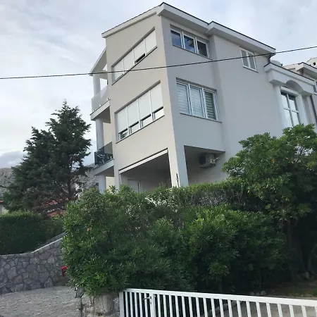 P&l Apartment